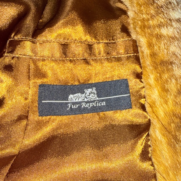 Pamela McCoy Faux Fur Vest - Golden Brown - Picture 7 of 7